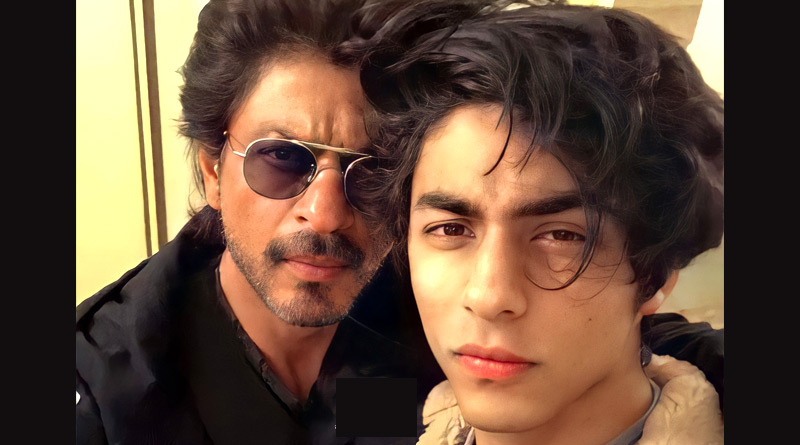 Fan grabs Shah Rukh Khan's hand at airport, Aryan Khan calms down his dad | Sangbad Pratidin