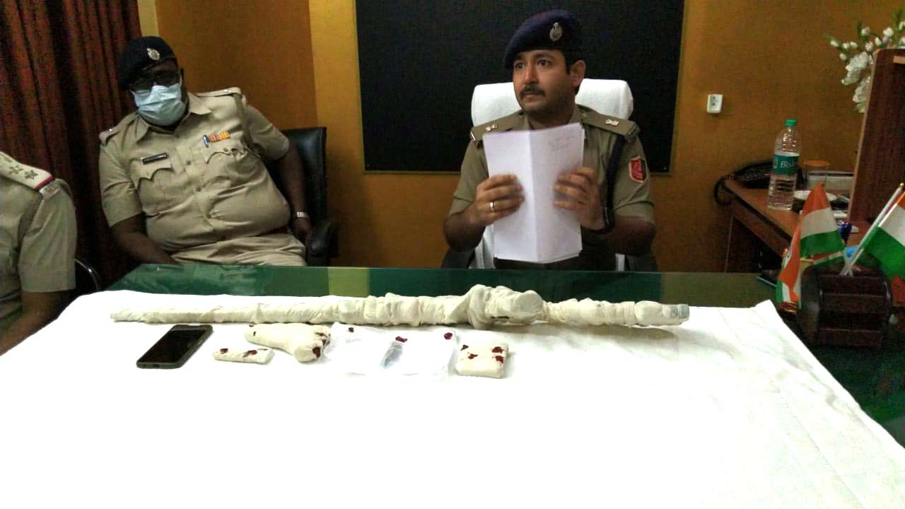 Five held during extortion bid as BJP minister