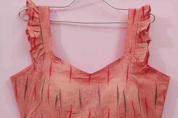 Sleevless-frill-blouse