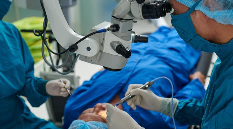 Tea seller allegedly loses one eye in cataract operation, want justice | Sangbad Pratidin