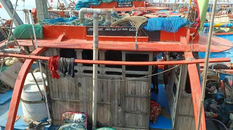 FIR against 10 Pak Navy personnel after death of an Indian fisherman in Gujarat | Sangbad Pratidin