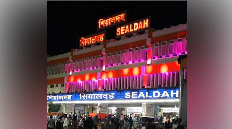 Indian Railways suspend two TTEs from the jobs parmanently as they caught with lakhs during duty | Sangbad Pratidin