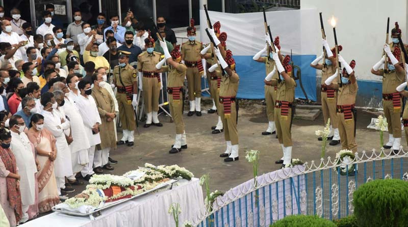 Last rite of Bengal minister Subrata Mukherjee performed at Keoratala burning ghat | Sangbad Pratidin