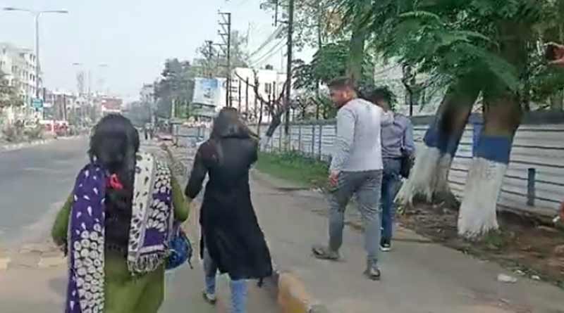 A woman beaten up by his boyfriend's wife in Asansol | Sangbad Pratidin