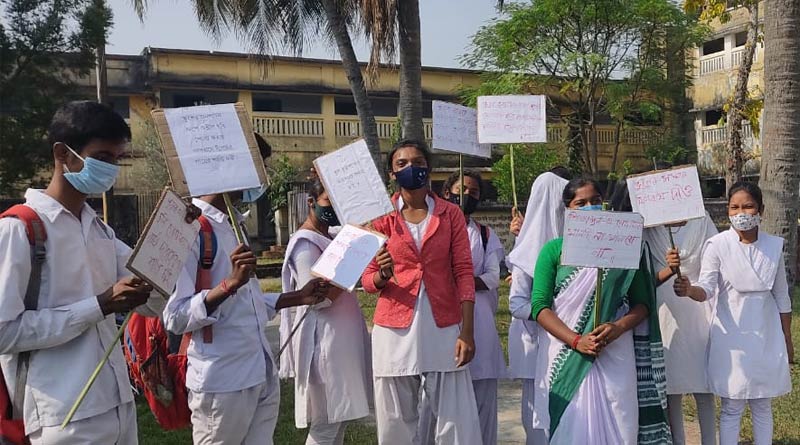 Father of a student sent obscene pictures in school group, students stage protest | Sangbad Pratidin