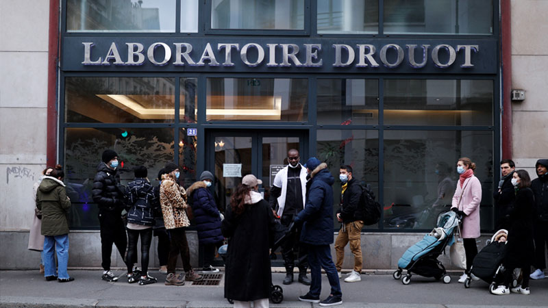 Omicron: Covid infections in France hit six figures