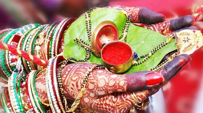 Ex-boyfriend puts sindoor in bride's maang in front of groom in Uttar Pradesh । Sangbad Pratidin