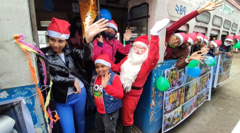 Revelers throng Kolkata streets on Christmas eve | Sangbad Pratidin