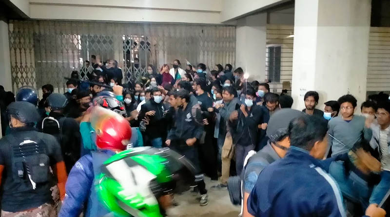 Agitation sparks over police atrocities into Shahjalal Univesiry campus in Bangladesh to curb students' protest | Sangbad Pratidin