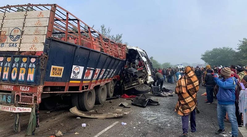 17 people killed in a head-on collision between a bus and a truck in Jharkhand's Pakur district | Sangbad Pratidin