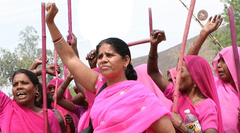 'Gulabi Gang' chief Sampat Pal quits Congress after denied ticket | Sangbad Pratidin