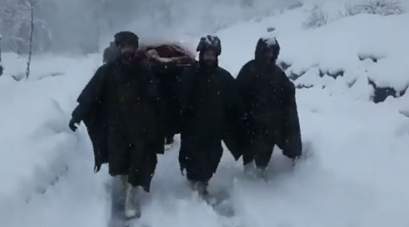 Indian army helps pregnant woman to reach hospital amid snowfall in J&K । Sangbad Pratidin