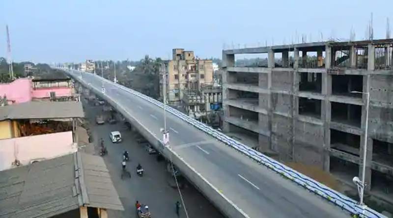Youth died after a bike accident on Sampriti Flyover, Maheshtala | Sangbad Pratidin