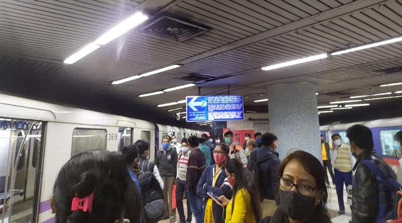 Kolkata Metro services disrupted at Girish Park | Sangbad Pratidin
