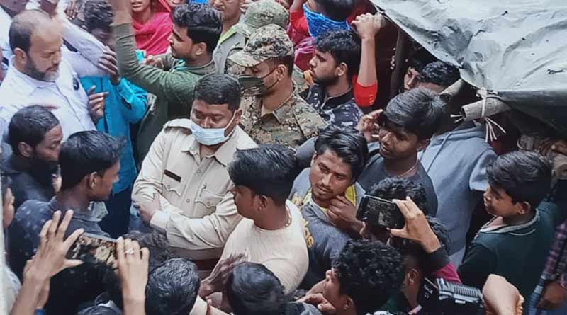 Anis Khan Death: Local people stage protest in front of police in Howrah