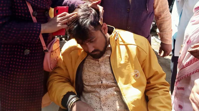 BJP candidate attacked at Asansol duting WB Civic polling 2022 | Sangbad Pratidin