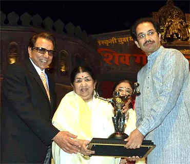 Dharmendra and Lata 1