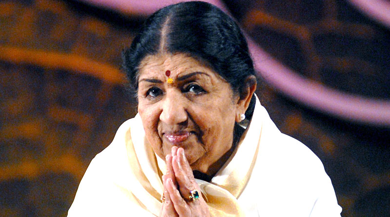 Asha Bhosle reveals Lata Mangeshkar once refused to sing at wedding | Sangbad Pratidin