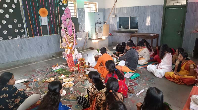 Corona casts shadow on Burdwan University Saraswati Puja celebration | Sangbad Pratidin