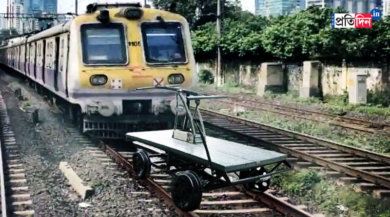 Burdwan Local collides with a trolley kept on the rail track near Liluah, escapes great danger | Sangbad Pratidin