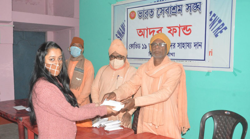 Bharat Sevashram Sangha and Sangbad Pratidin offer helping hand to childern of COVID victims'। Sangbad Pratidin