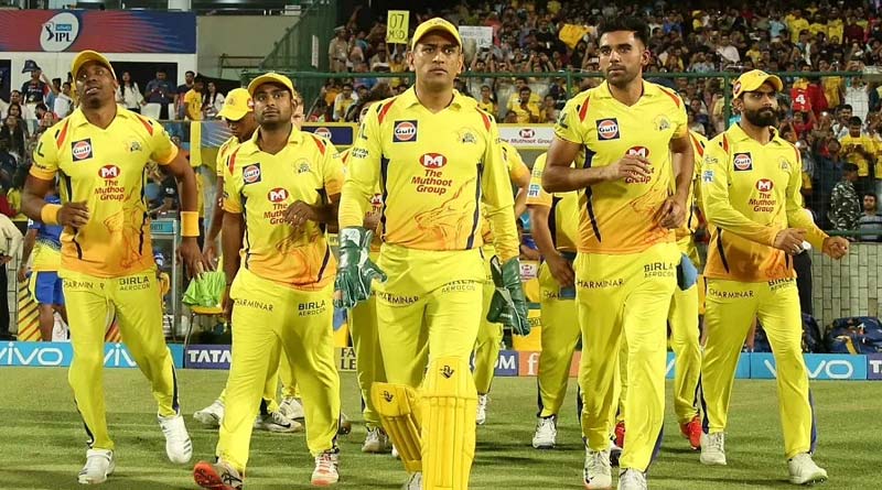 MS Dhoni Makes Last Minute Fielding Changes to Dismiss Kohli | Sangbad Pratidin