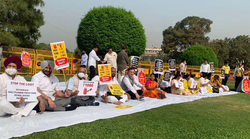 Congress stages Protest at Delhi.