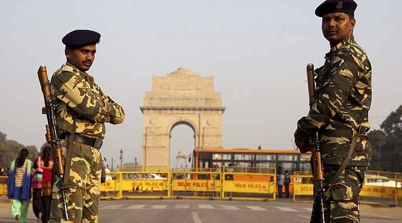 Delhi and UP police stepped up vigil after an e-mail threatened a bomb blast in the national capital । Sangbad Pratidin