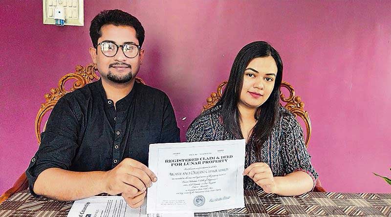 A youth of Malda gifts wife land on moon | Sangbad Pratidin
