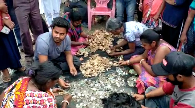 Huge amount of money rescued from a died beggar's house | Sangbad Pratidin