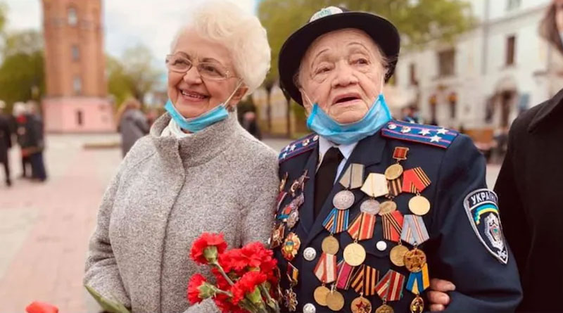 98-yr-old Ukrainian woman offers to join army to fight against Russia | Sangbad Pratidin
