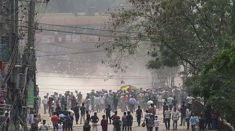 New Market in Dhaka Closed on Clash Between Students and Traders, Caused Traffic Problem | Sangbad Pratidin