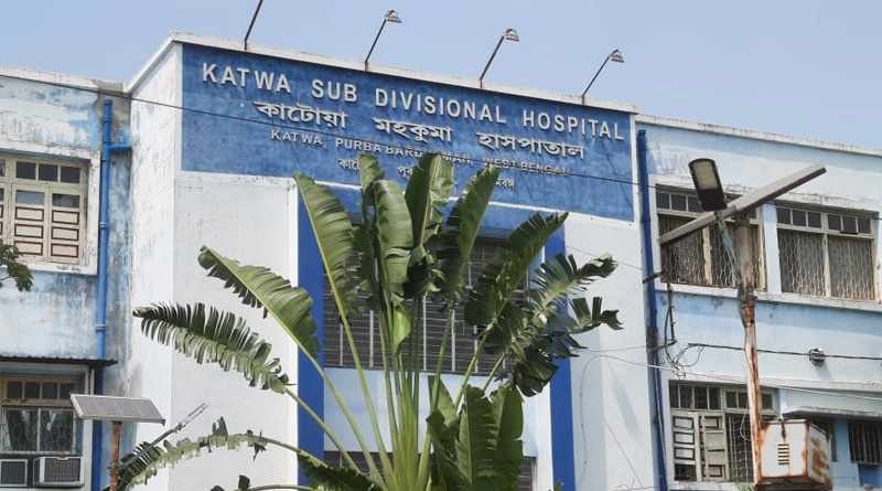 Katwa Hospital Super allegedly threatening by Contractor | Sangbad Pratidin