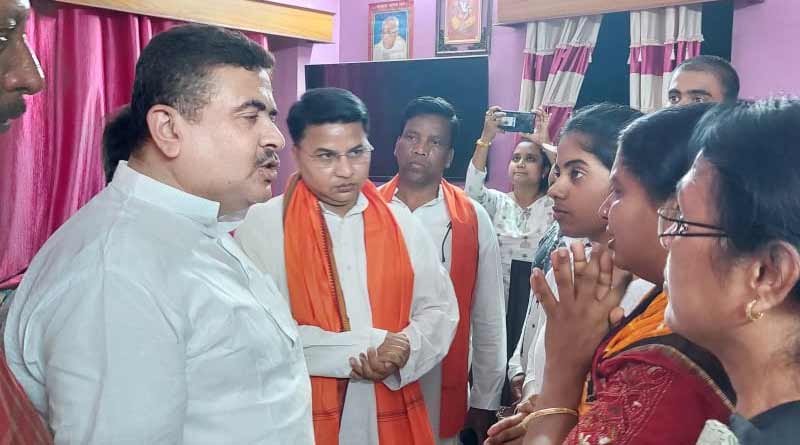 BJP MLA Suvendu Adhikari mets Tapan Kandu's family | Sangbad Pratidin