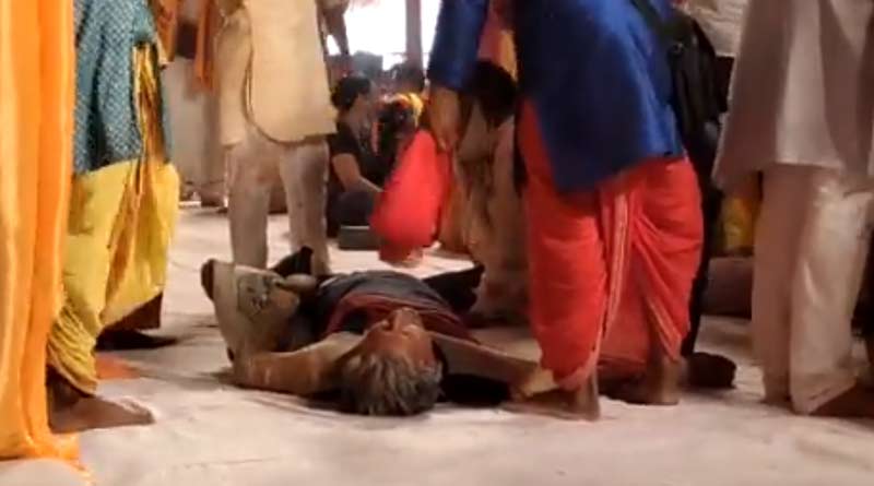 Seventeen devotees injured after a stampede broke out during the distribution of coconuts in Madhya Pradesh । Sangbad Pratidin