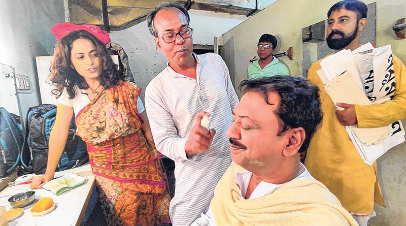 'Tiner Talowar' staged at Academy of Fine Arts after 50 years | Sangbad Pratidin