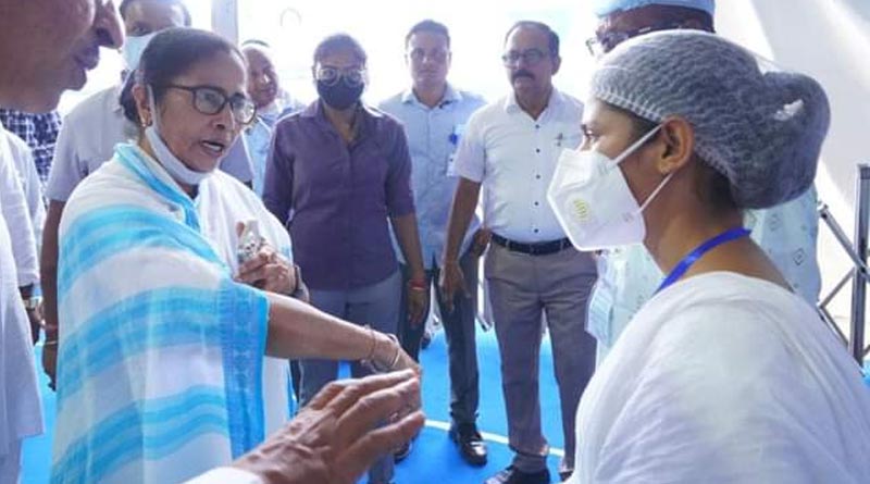 Mamata Banerjee with Renu Khatun