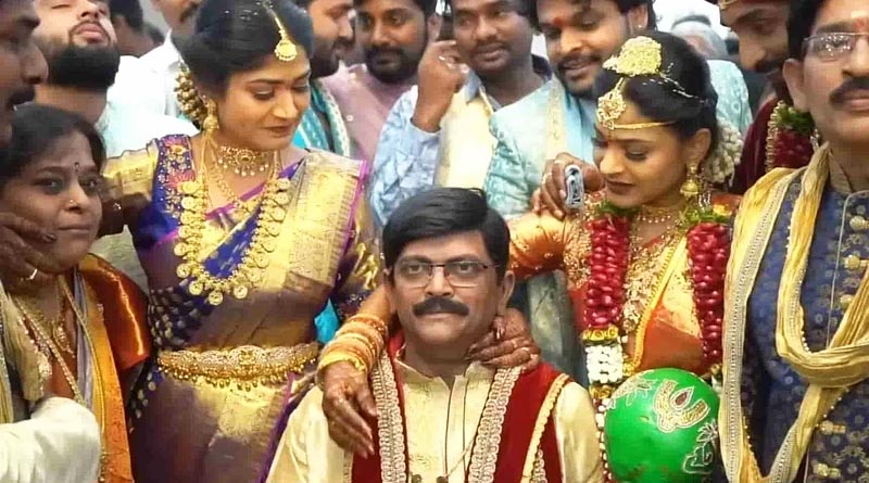 Bride breaks down after receiving wax statue of her late father on wedding day | Sangbad Pratidin