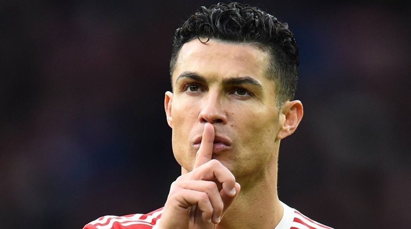 Cristiano Ronaldo hands transfer request to Manchester United