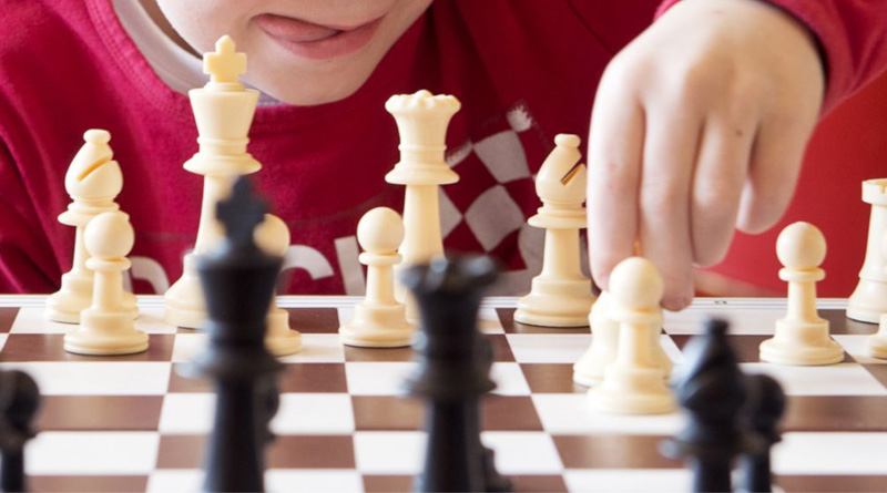 Chess-Playing Robot breaks Boy's Finger During Tournament In Russia | Sangbad Pratidin
