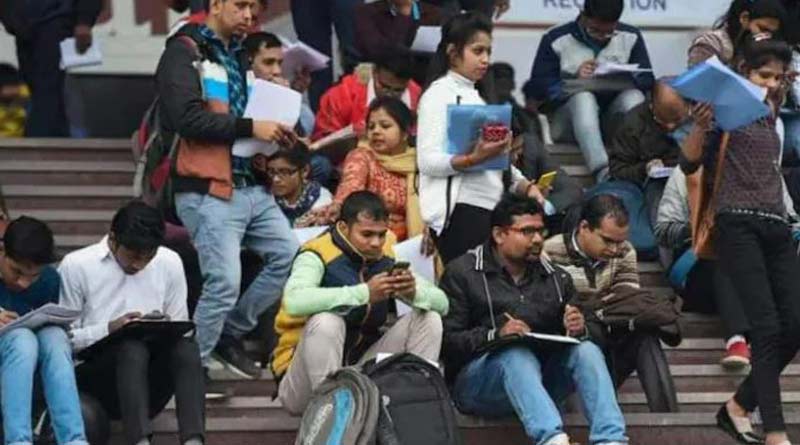 Of over 22.05 crore applicants, more than 7.22 lakh got govt jobs during 2014-22। Sangbad Pratidin