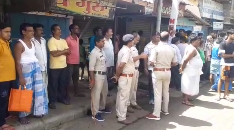 Jagaddal businessmen protest as they are not allowed to open market after murder | Sangbad Pratidin