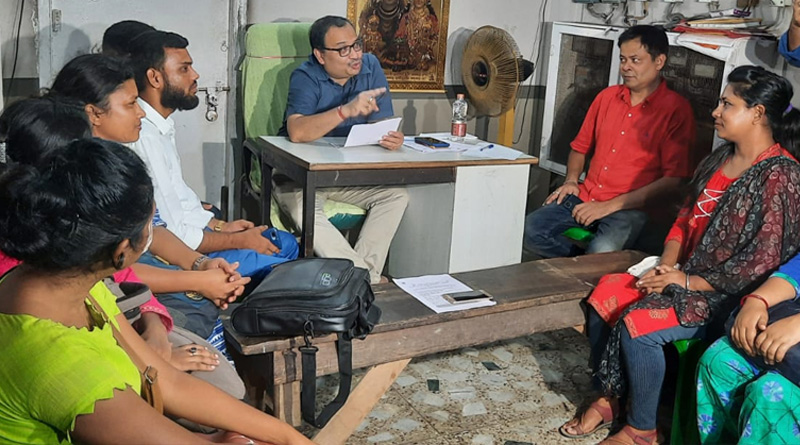 TMC leader Kunal Ghosh meets SSC aspirants | Sangbad Pratidin