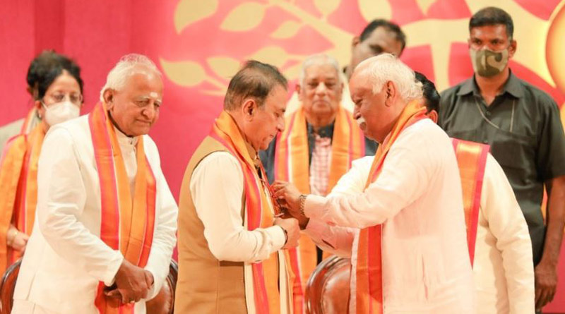 RSS chief Mohan Bhagwat presents honorary doctorate to ex cricketer Sunil Gavaskar। Sangbad Pratidin