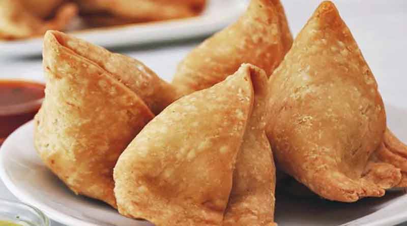 UP's sweet shop inviting all self-proclaimed speed eaters to take on the Bahubali Samosa Challenge । Sangbad Pratidin