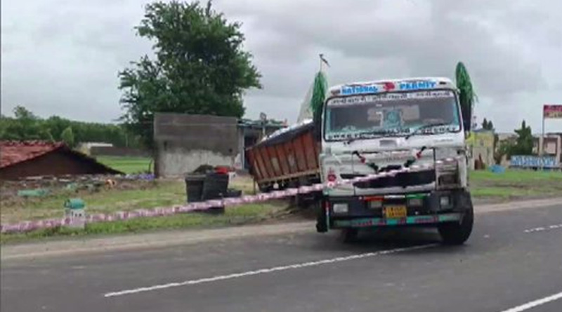 Truck crashes Gujarat constable as he tries to stop it | Sangbad Pratidin