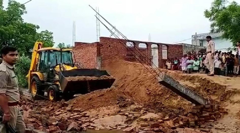 Major accident in UP due to wall collapse, 7 children buried | Sangbad Pratidin