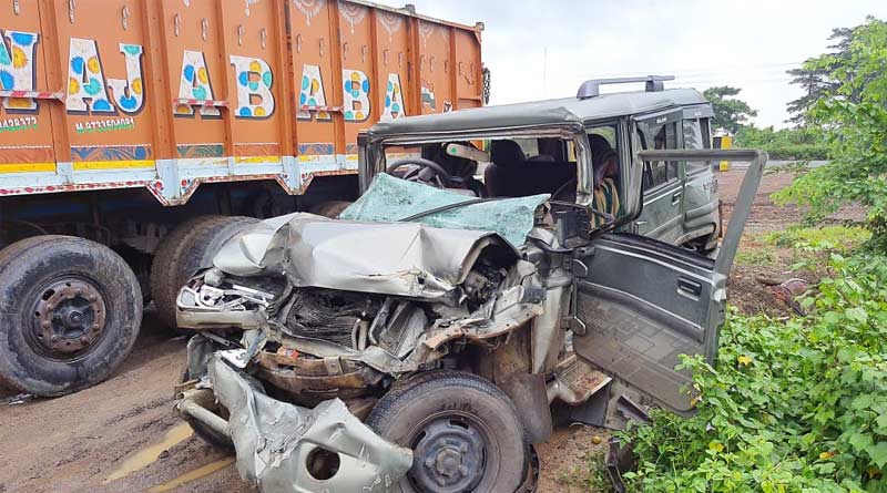 Accident in BudBud, 2 people died | Sangbad Pratidin