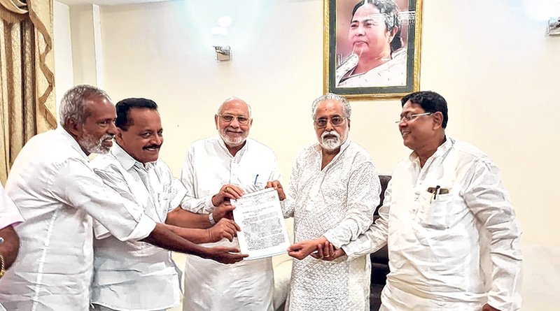 Brother of PM Modi Prahlad Modi met TMC leader Sudip Bandyopadhyay at Delhi | Sangbad Pratidin