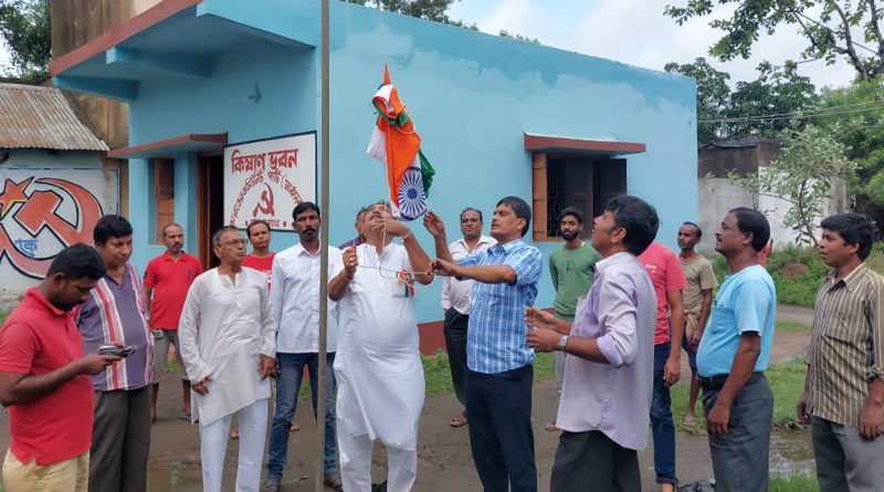 TMC MLA hoists National Flag at CPM party office in East Burdwan | Sangbad Pratidin
